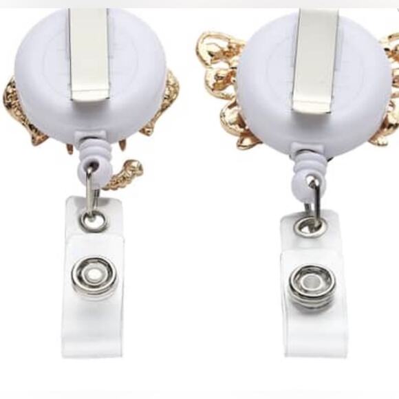 Set of 2 Name Badges. 1 Elephant and 1 Bee in Silvertone and Goldtone. - Picture 3 of 5